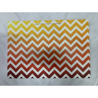 Пакет подарунковий широке дно 34*48*18см  геометрія на білому фоні